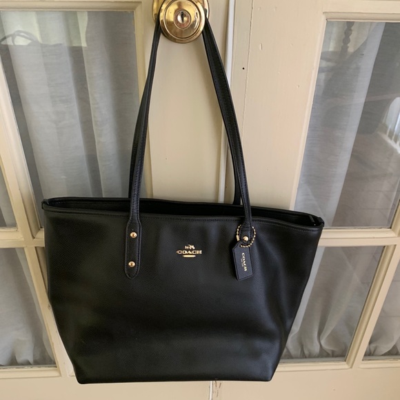 Coach Handbags - Authentic Leather Coach Bag